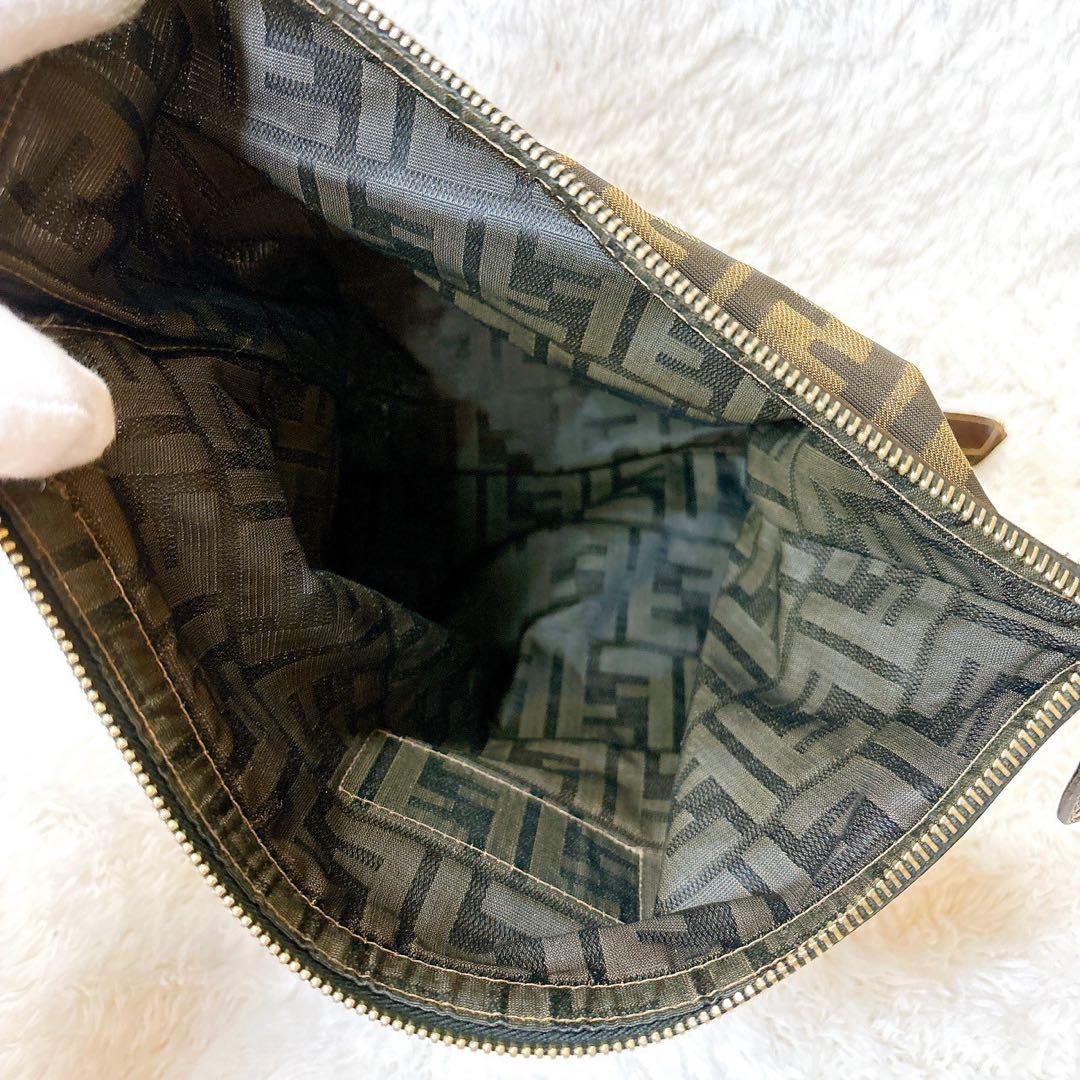 FENDI✨セカンドバッグ　ポーチ　ズッカ　ブラウン　茶　レザー