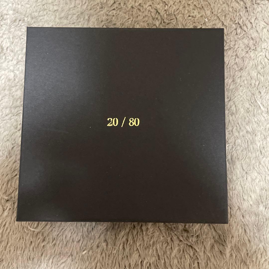 20/80 黒 二つ折り財布