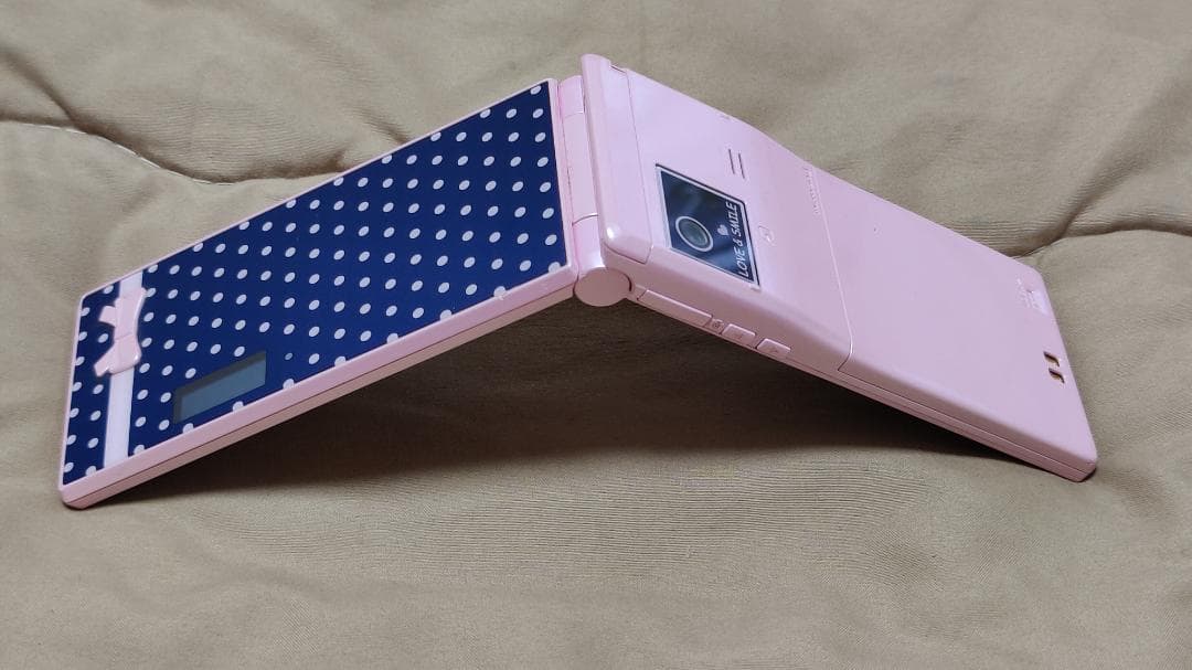 希少⭐️ ドコモ docomo F-06D ハッピーピンク 動作確認済み