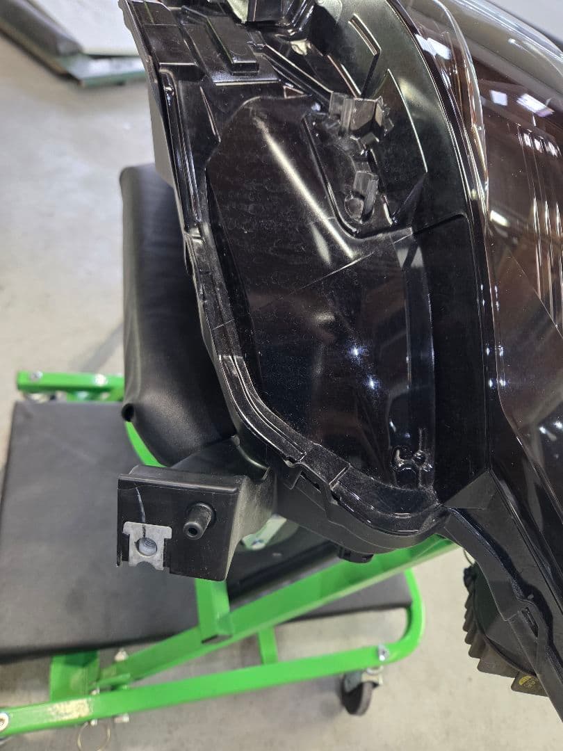 LBさん専用 日産 C28セレナ左側ヘットライト