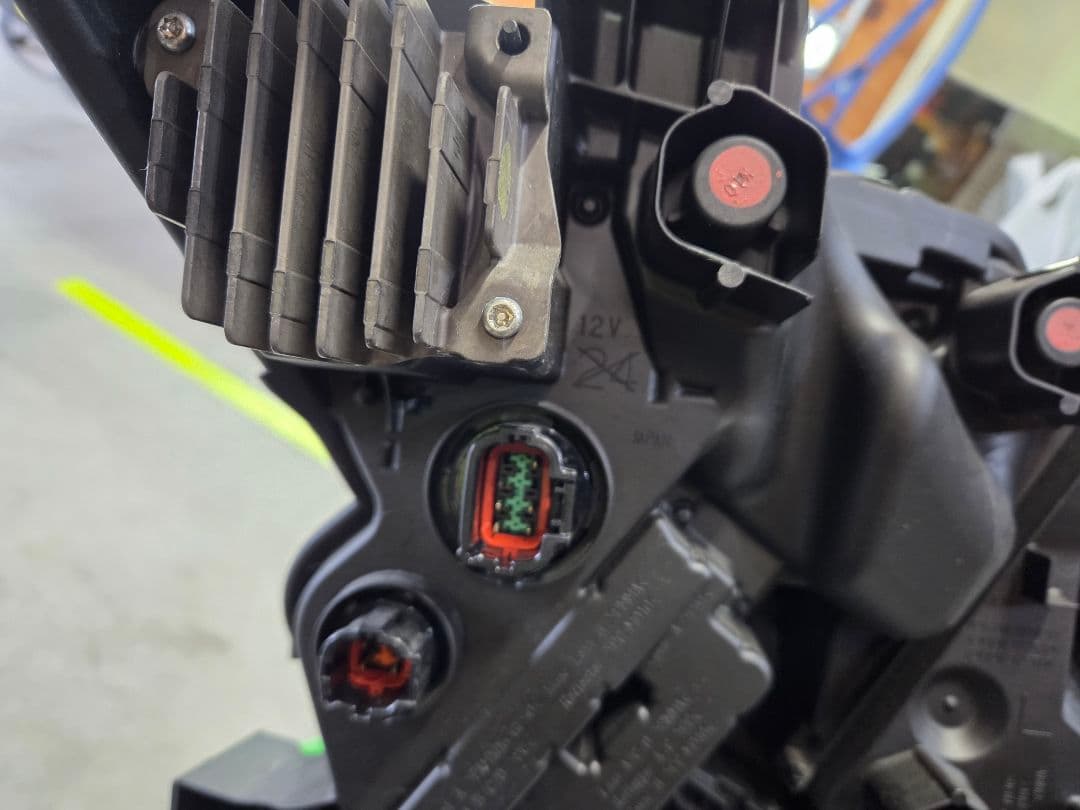 LBさん専用 日産 C28セレナ左側ヘットライト