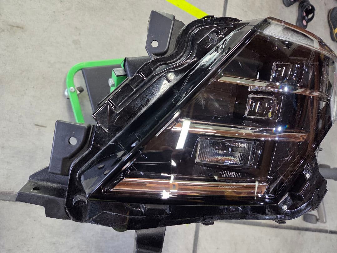 LBさん専用 日産 C28セレナ左側ヘットライト