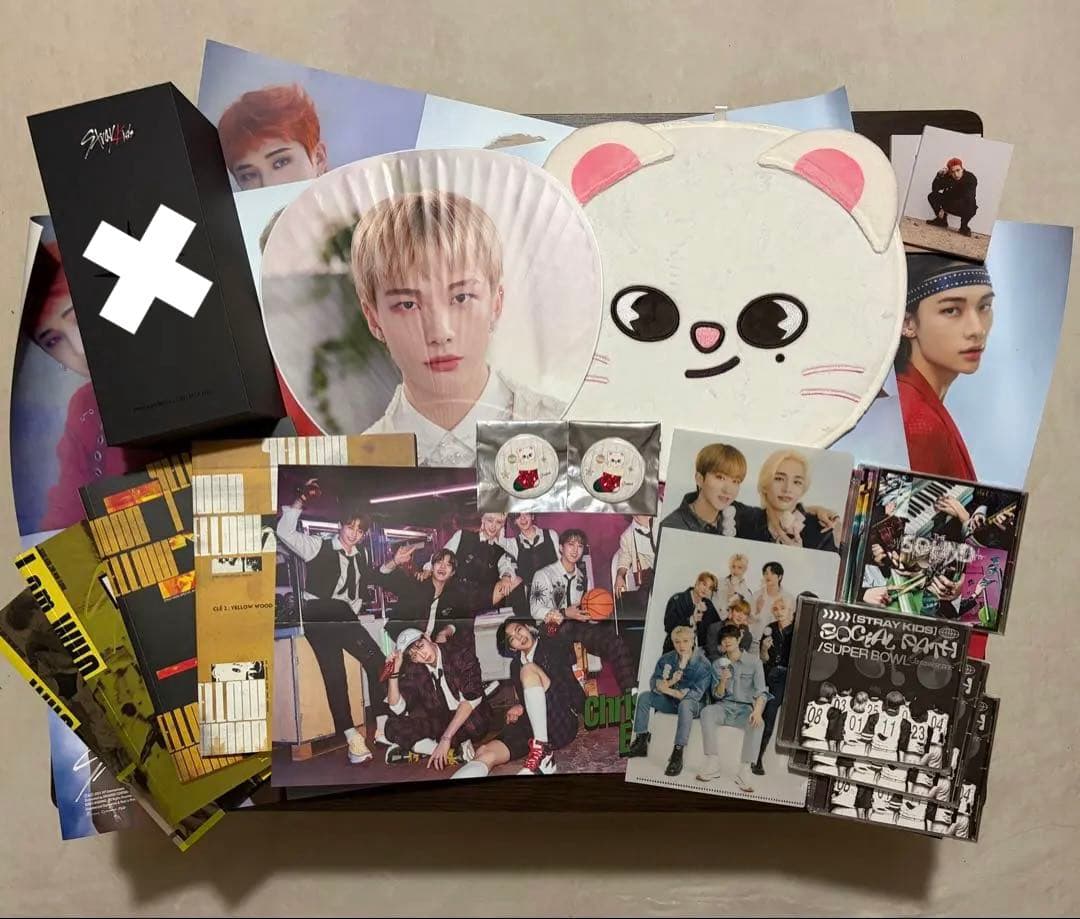 Stray Kids ヒョンジン うちわ 缶バッジ アルバム ペンライト