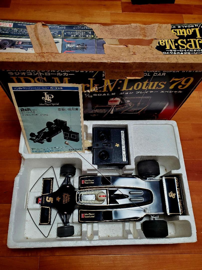 バンダイ　ラジコンJPS Mark IV Lotus 79 1/10スケール