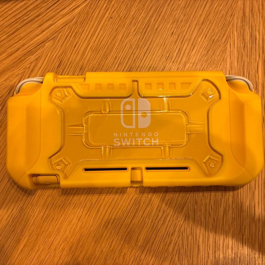 Nintendo Switch Light(イエロー) + ポーチなどおまけ