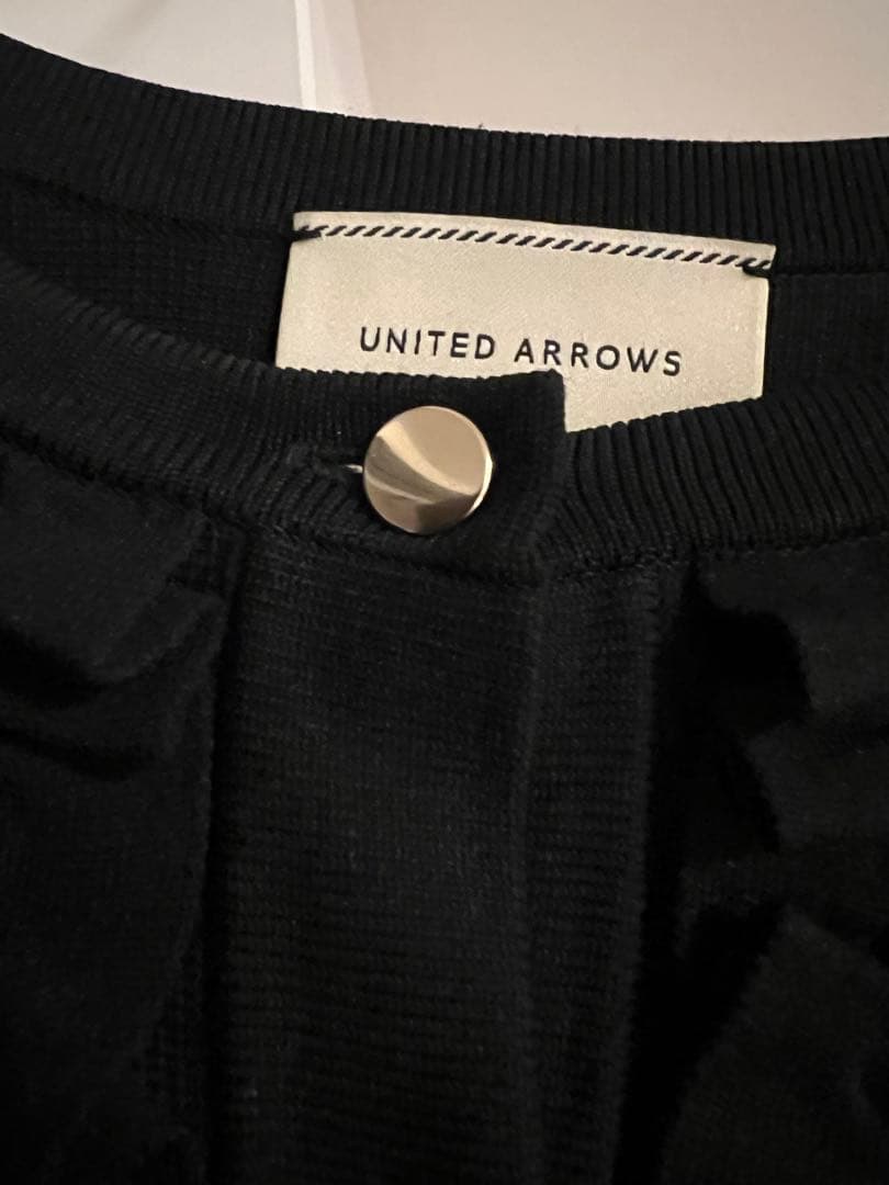 ユナイテッドアローズのミニフリルカーディガン