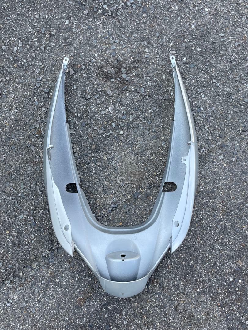 スズキ　アドレスv125s カウル シルバー