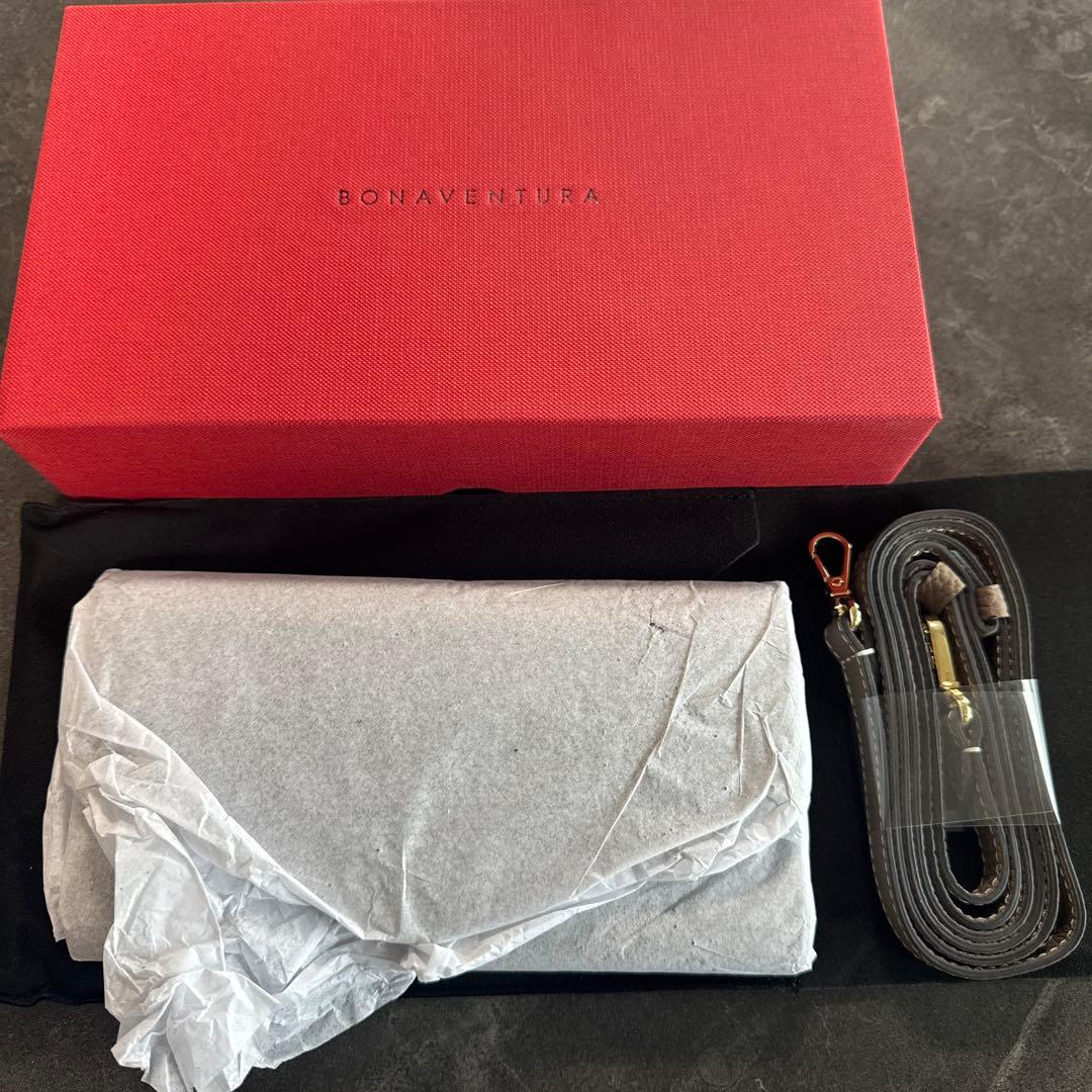 新品 iPhone 15 plus 肩掛け ストラップ付き ミラー