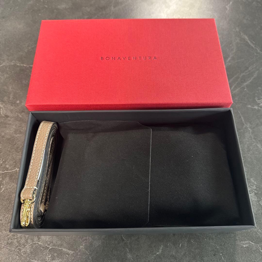 新品 iPhone 15 plus 肩掛け ストラップ付き ミラー