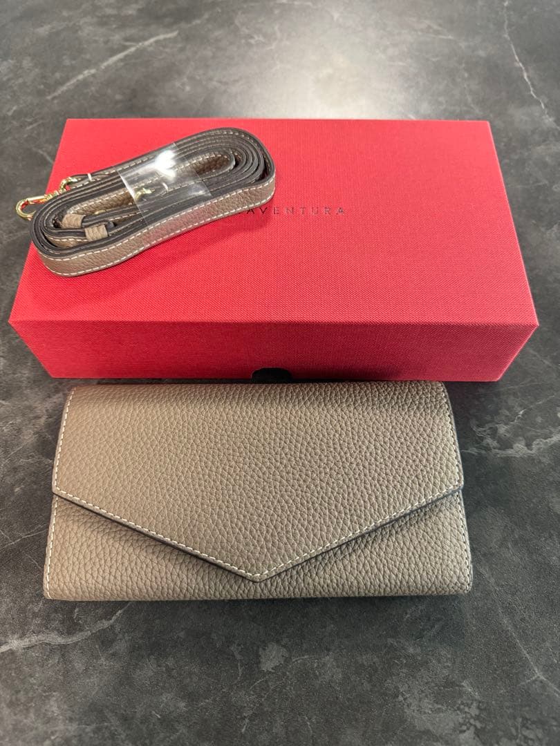 新品 iPhone 15 plus 肩掛け ストラップ付き ミラー