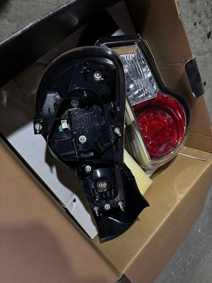 【美品】トヨタ86 ZN6 純正テールライト