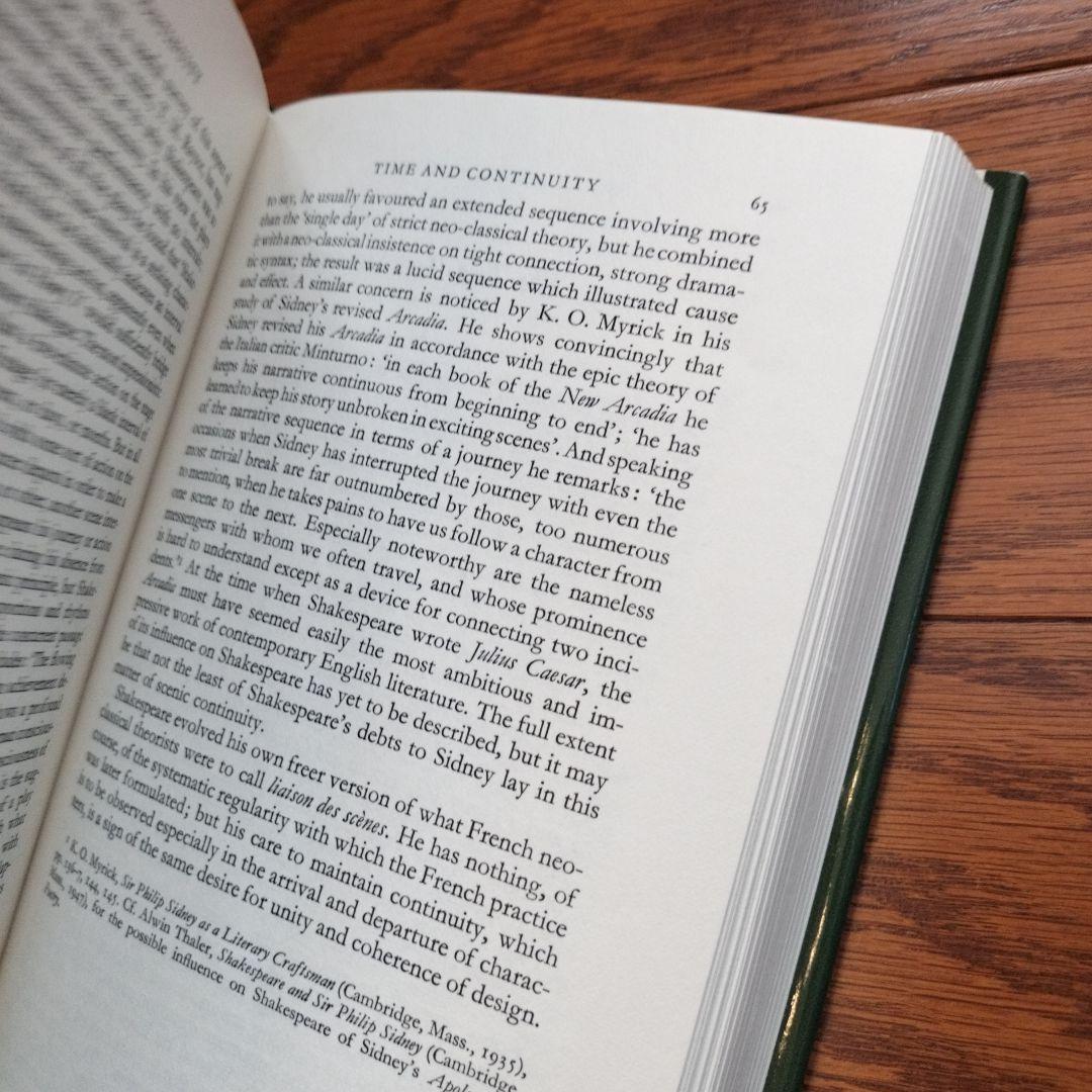 洋書 SCENIC FORM IN SHAKESPEARE