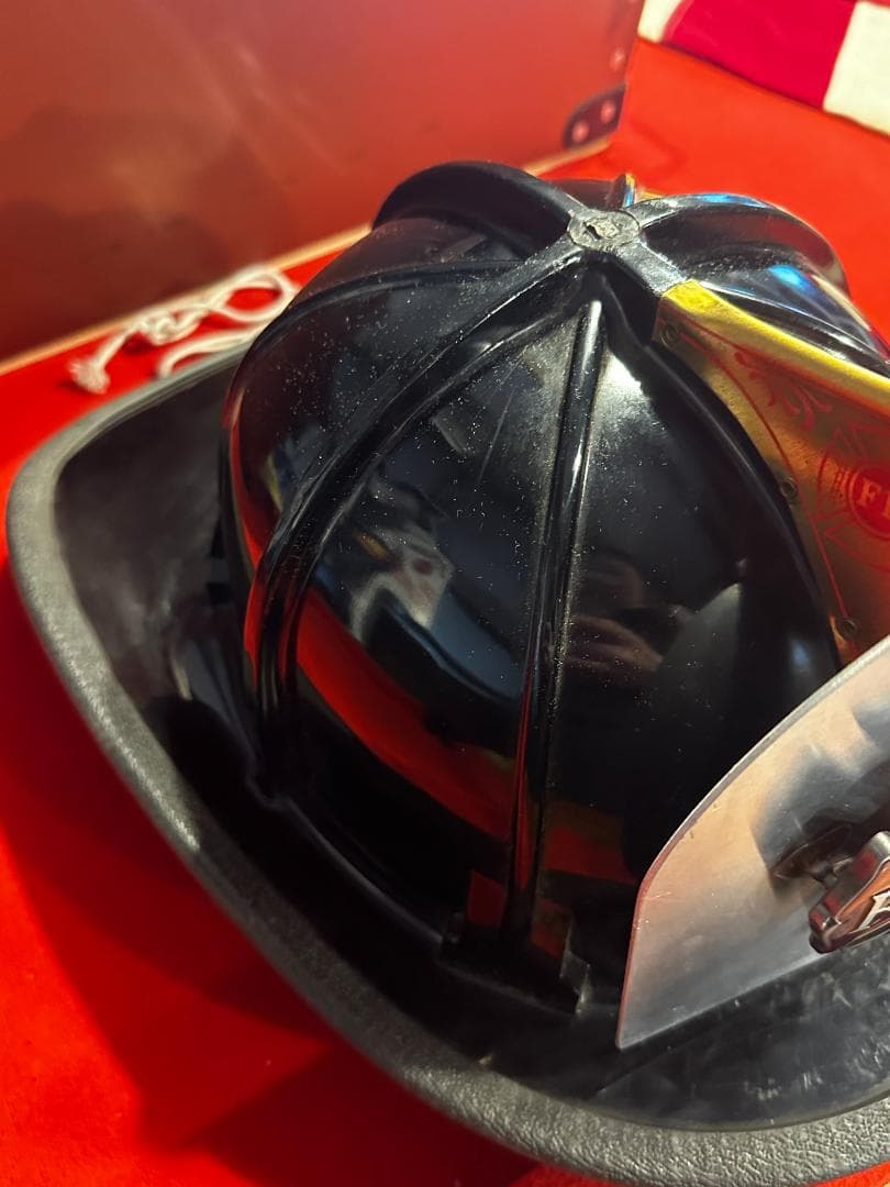 Cairns & Brother製　装飾用 消防士ヘルメットインテリア