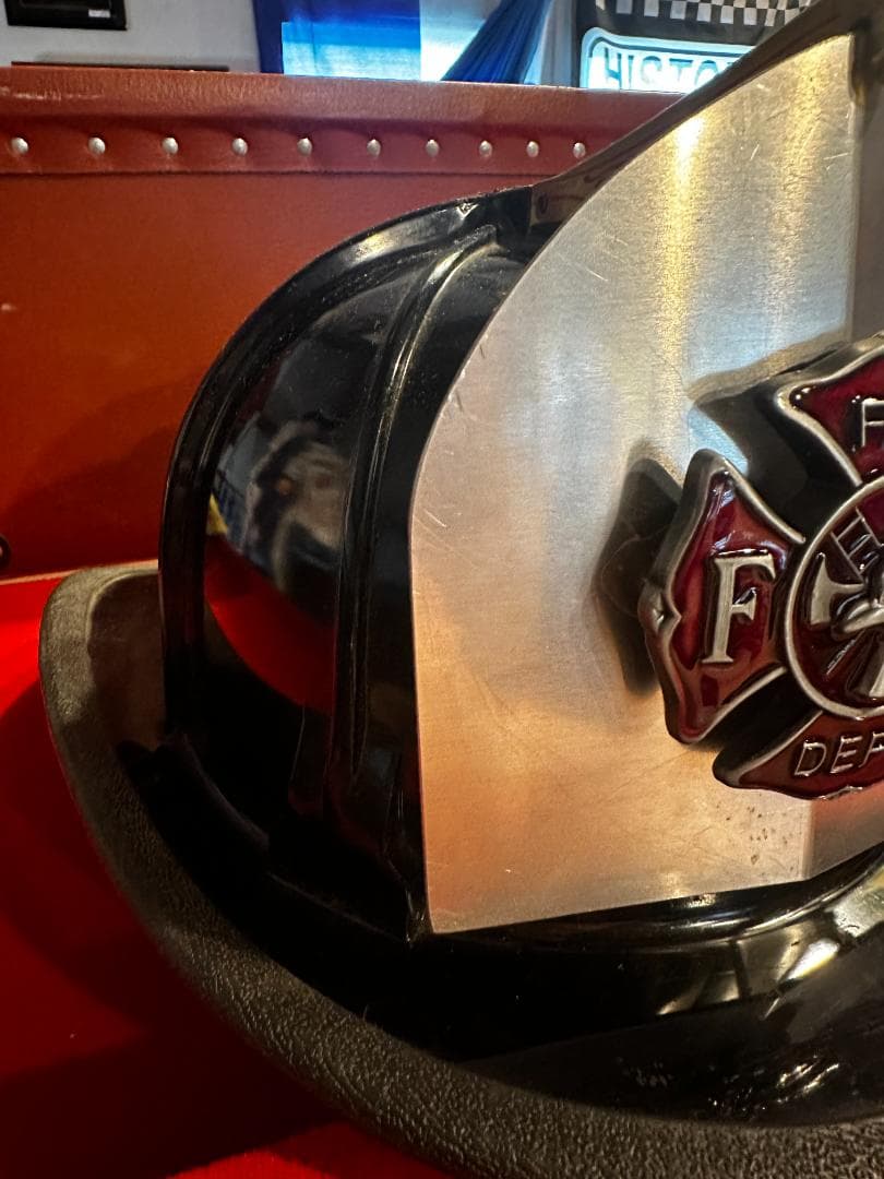 Cairns & Brother製　装飾用 消防士ヘルメットインテリア