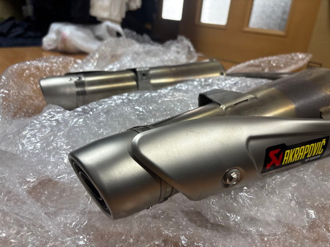Akrapovic gsr400 gsr600用マフラー