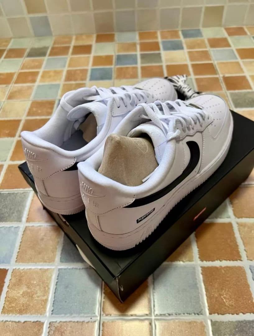 Supreme Nike Air Force 1 ホワイト