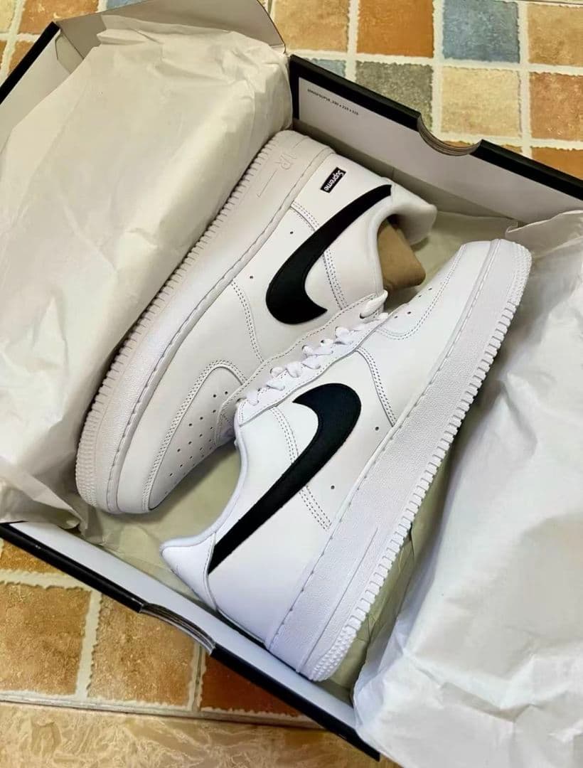 Supreme Nike Air Force 1 ホワイト