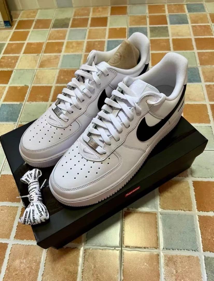 Supreme Nike Air Force 1 ホワイト