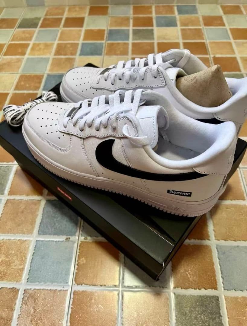 Supreme Nike Air Force 1 ホワイト