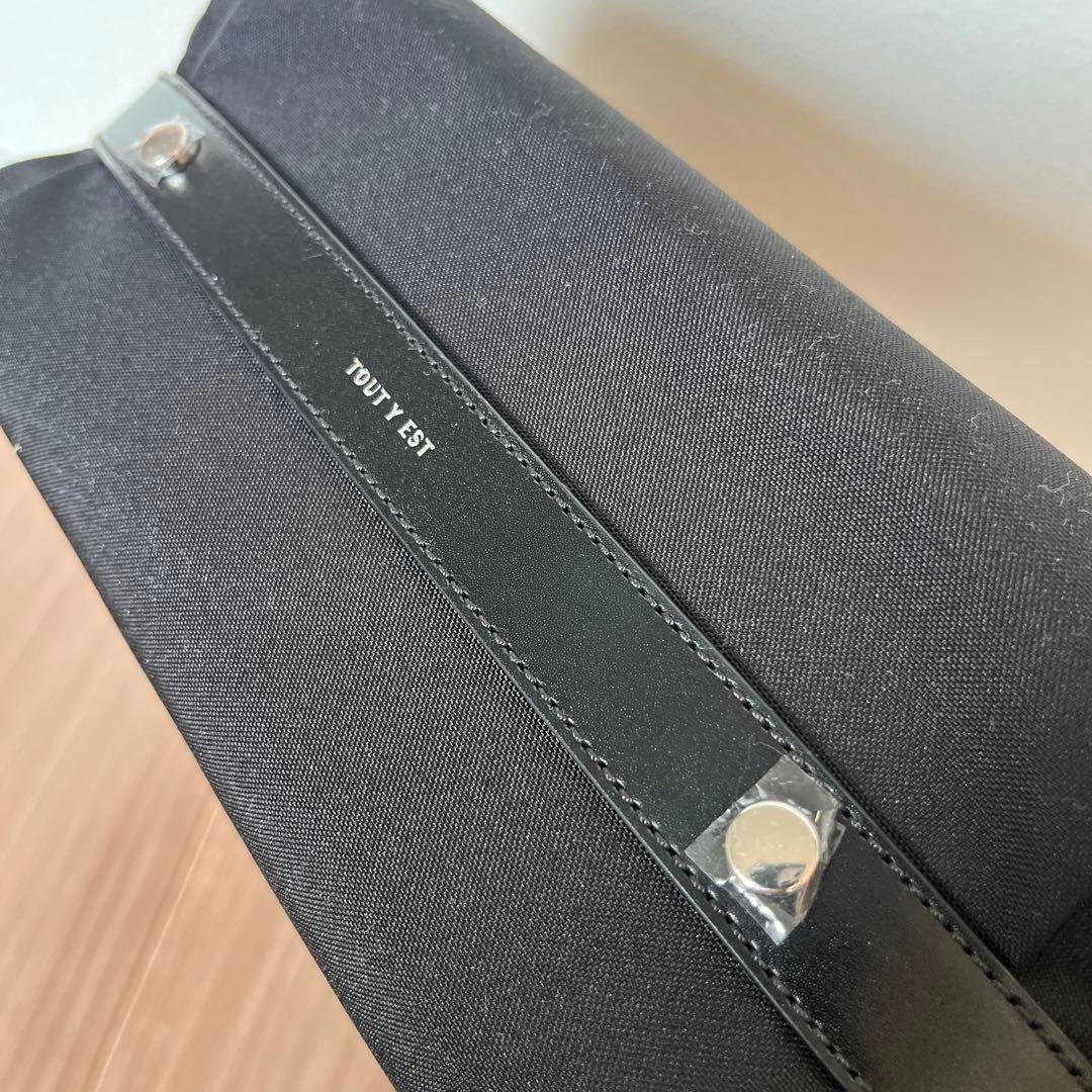 TOUT Y EST カノ トワル スモールバッグ　ブラック