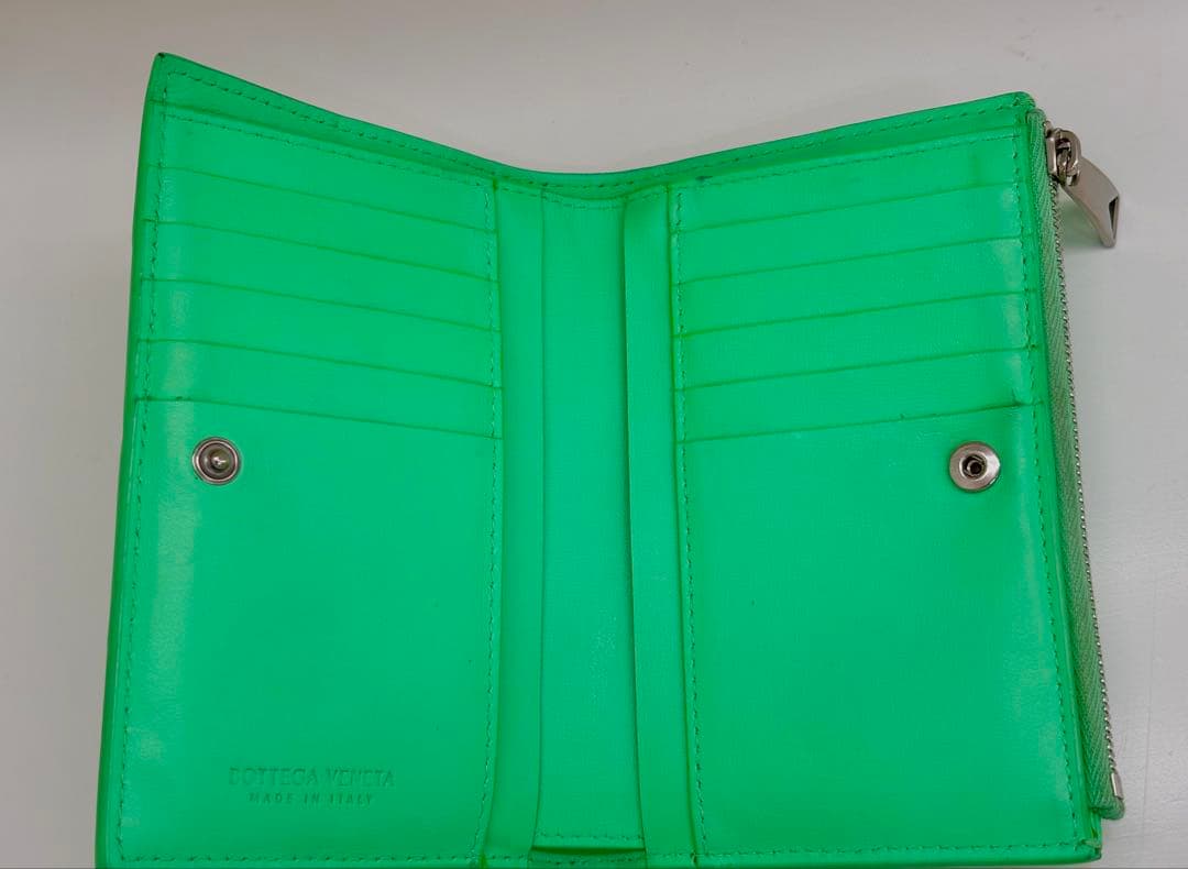 BOTTEGA VENETA 二つ折り財布と保存袋