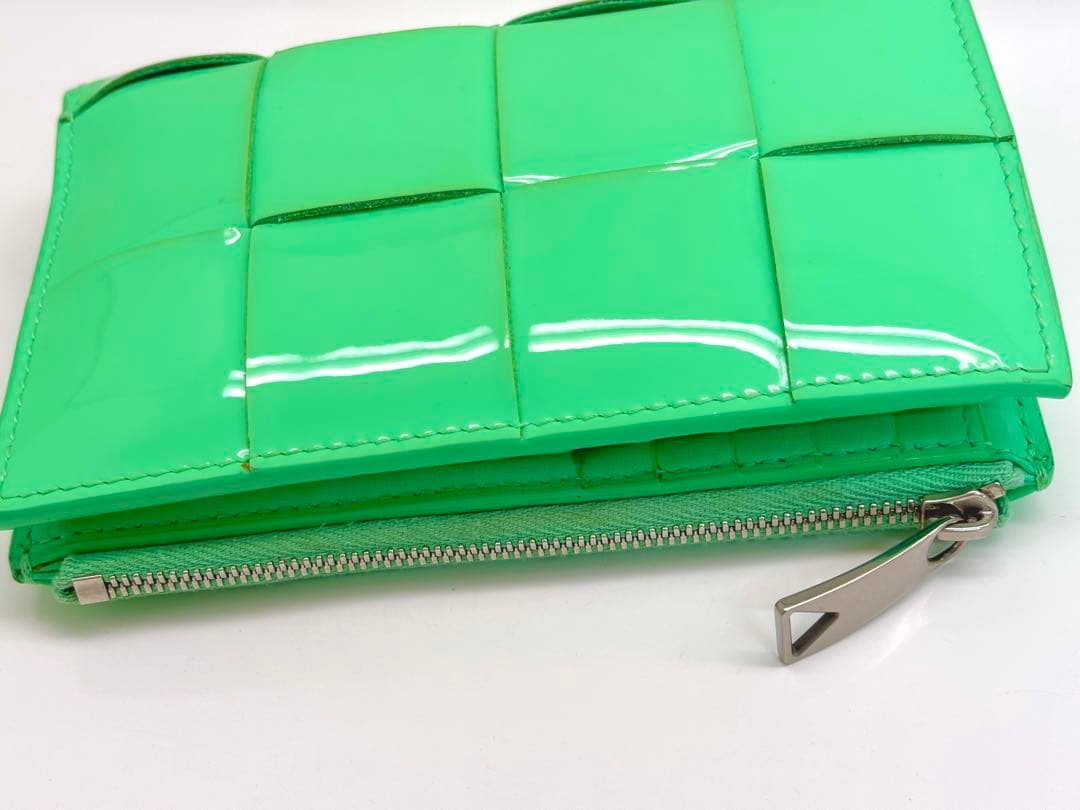 BOTTEGA VENETA 二つ折り財布と保存袋