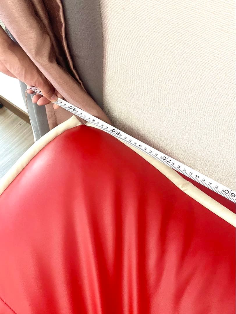 合成皮革　モダンな赤いソファベッド