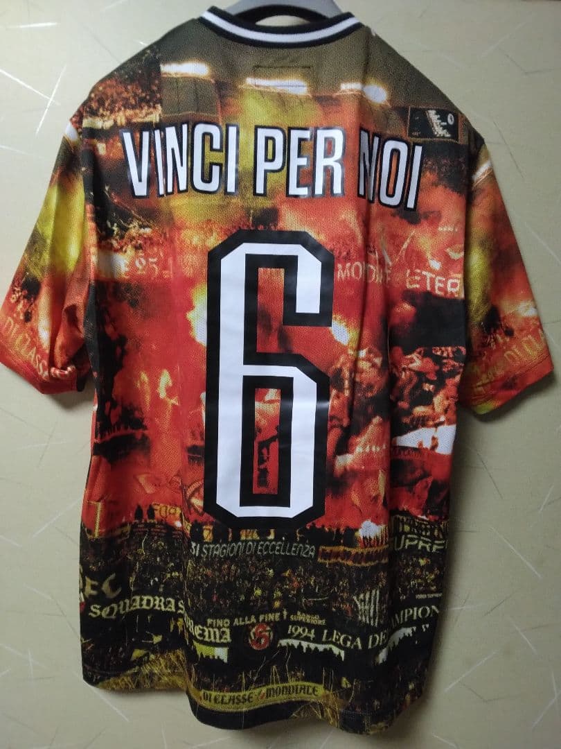 ウェア Supreme Vinci Per Noi Soccer Jersey