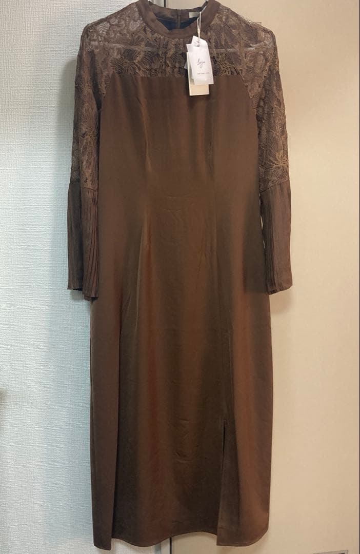 タグ付き　LEja レーススリットAラインロングワンピースドレス　BROWN