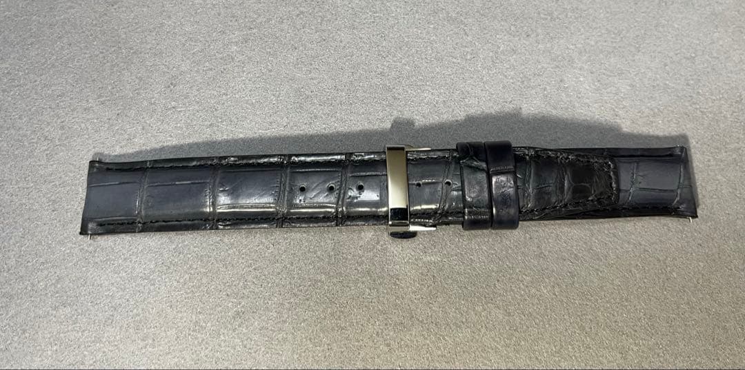 knot クロコダイルレザーバンド パティーナ仕上げ グレー Dバックル付