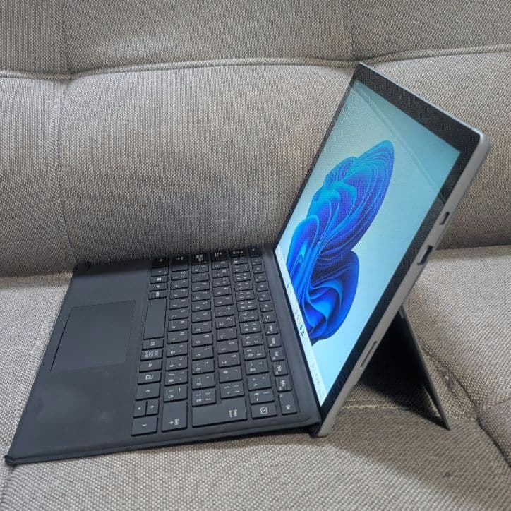 Surface Pro 7 i5 8GB 256GBタイプカバー付きⅰ