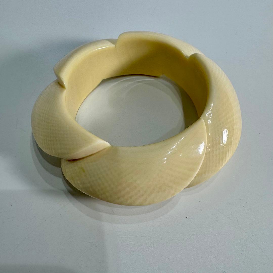N*t様 天然素材 象牙風 バングル 大ぶり10cm 136g