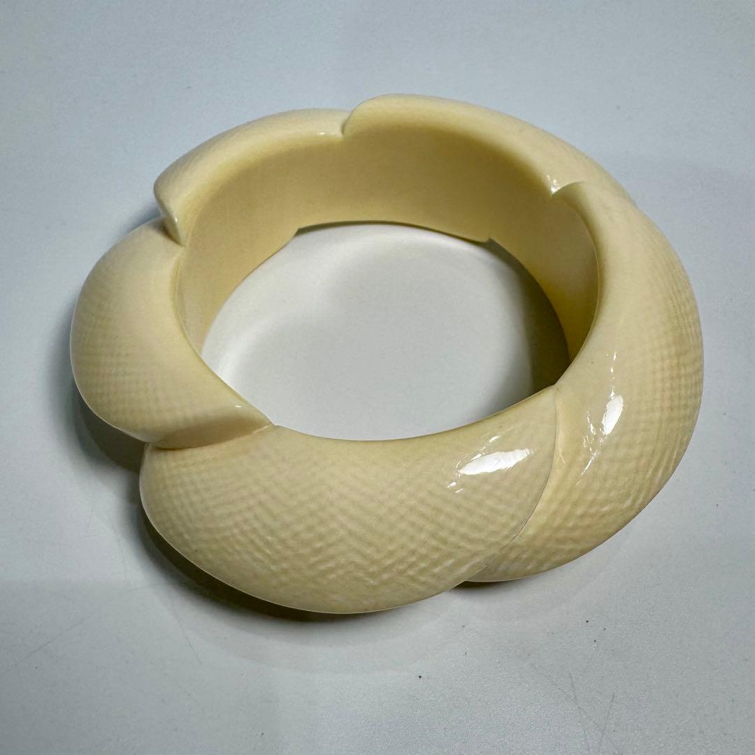 N*t様 天然素材 象牙風 バングル 大ぶり10cm 136g
