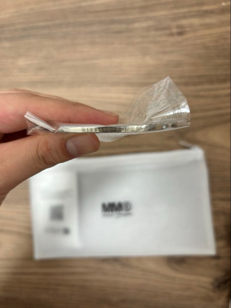 Numeric ミニマルシグネチャー カフブレスレット