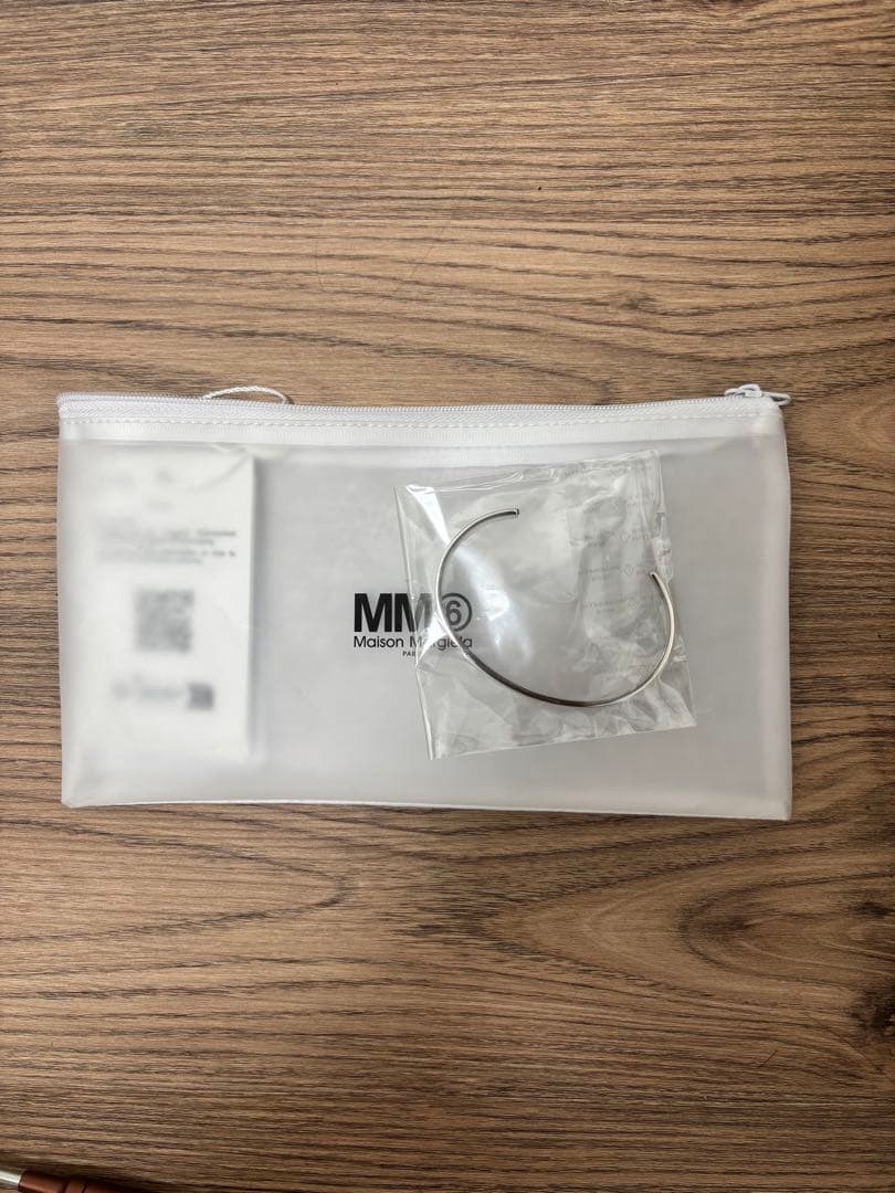 Numeric ミニマルシグネチャー カフブレスレット