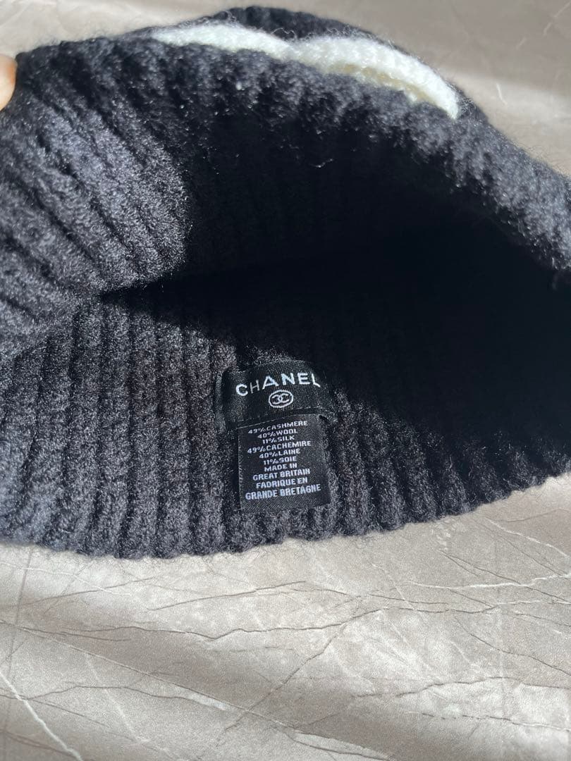 CHANEL ブラック ニット帽 ロゴ入り