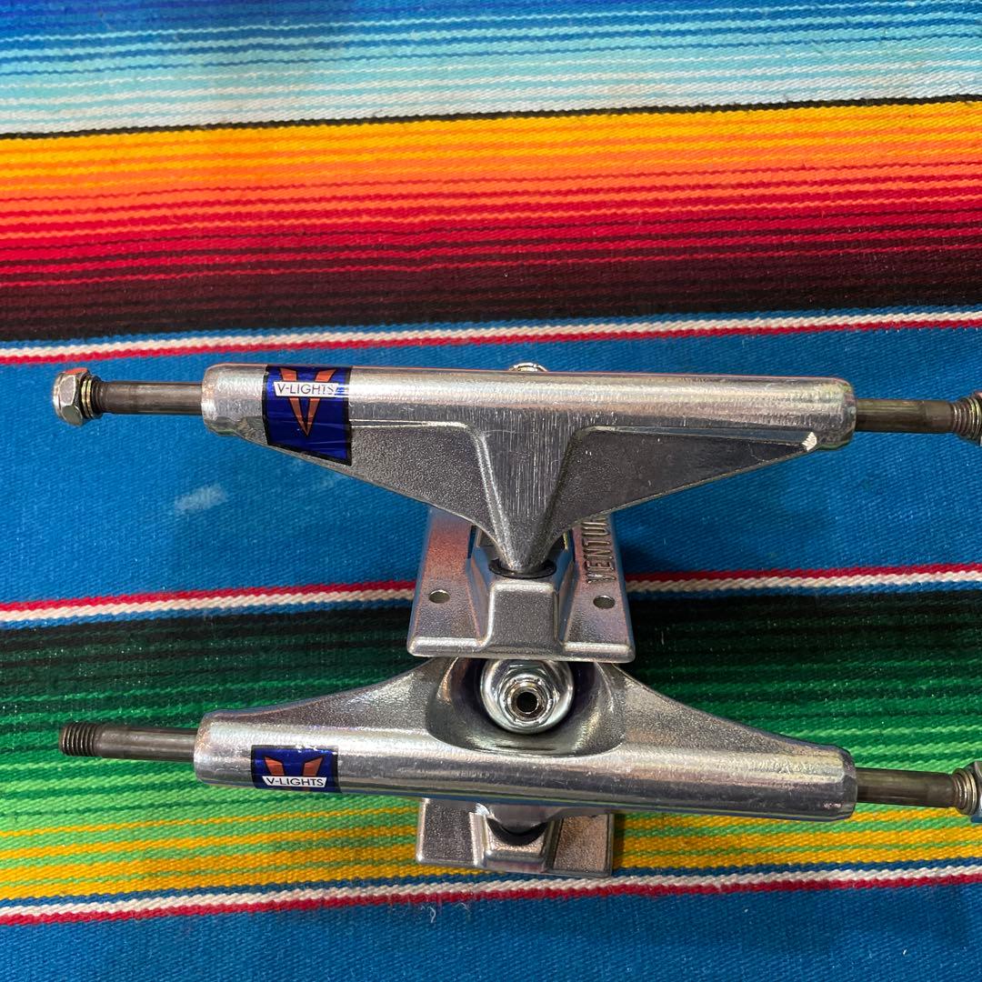 Venture ブイライトスケートボードトラック 5.8インチ