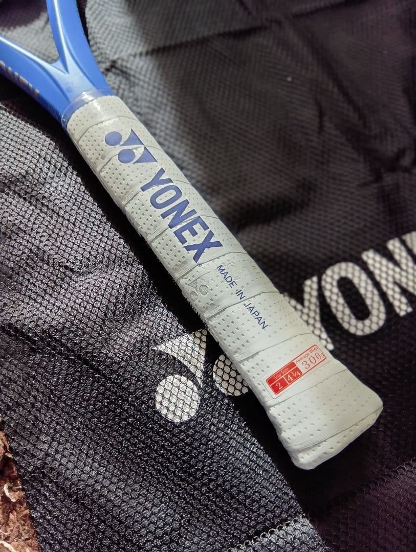 新品未使用2025年モデル YONEX EZONE 100