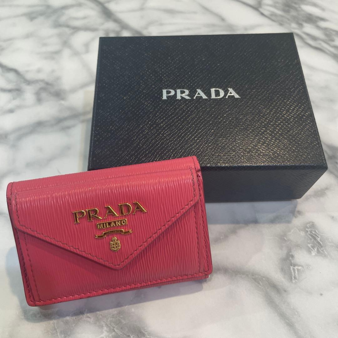 PRADA ピンク 三つ折り財布