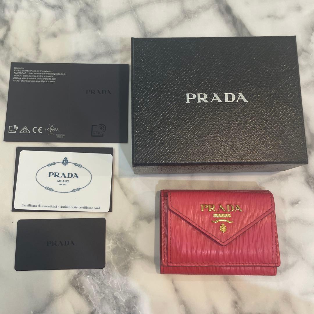 PRADA ピンク 三つ折り財布