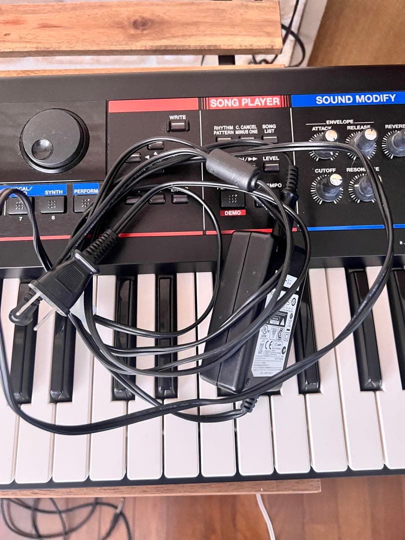 Roland JUNO-Di シンセサイザー 付属品あり　動作確認OK