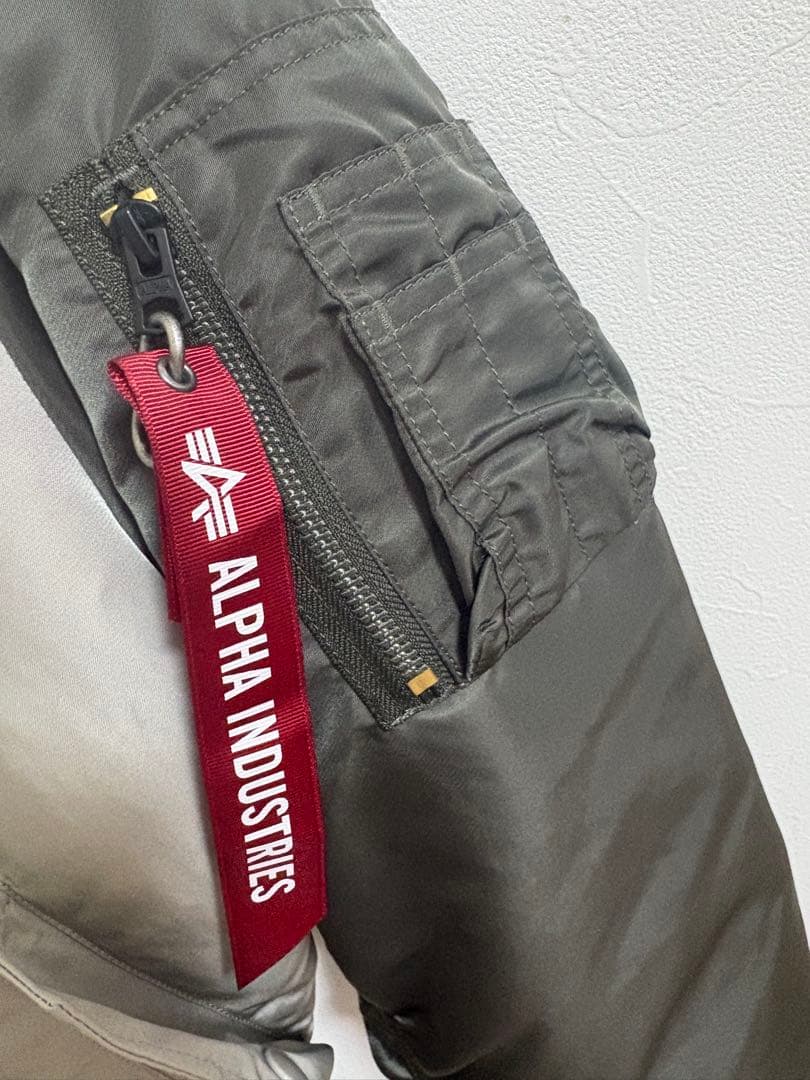 アルファ　アルファインダストリート　alpha MA-1 ユニクロ　ナイキ