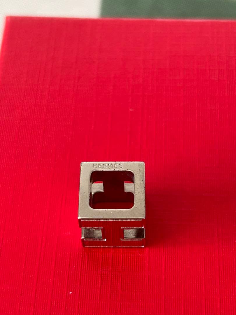 HERMES エルメス キューブ型Hペンダントトップ　白