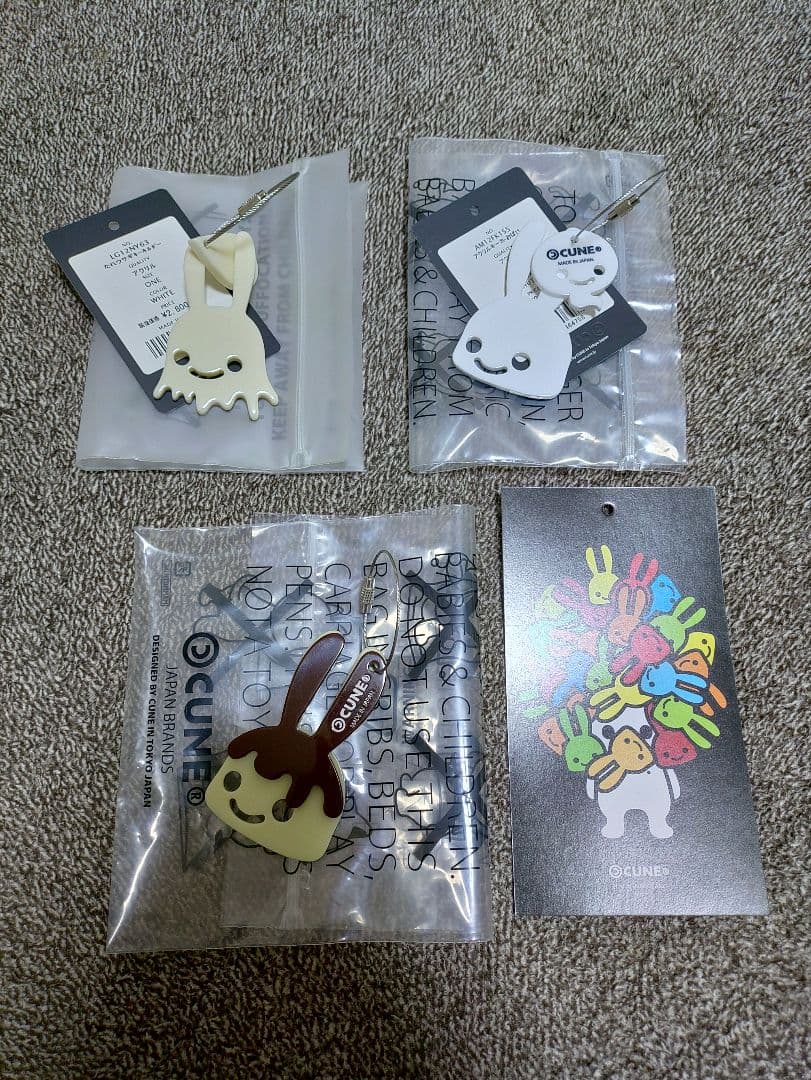 CUNE アクリルキーホルダーのセット