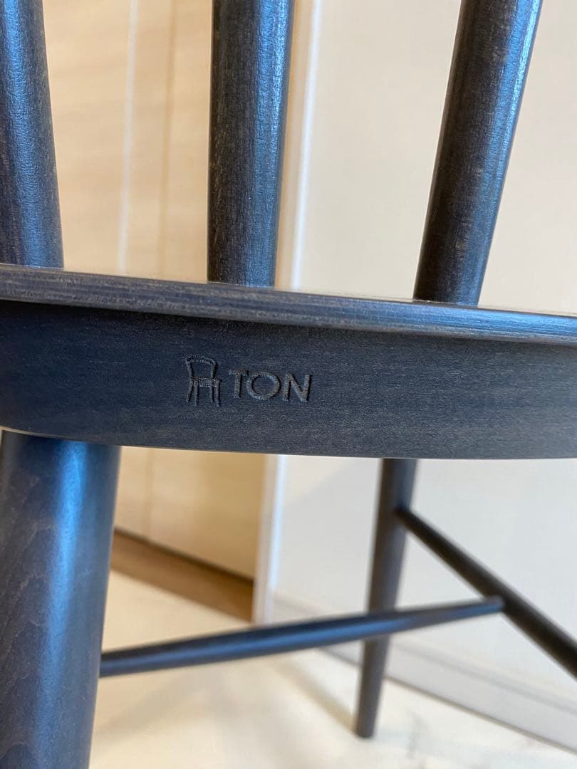 TON 社　アイロニカ チェア　ダイニングチェア