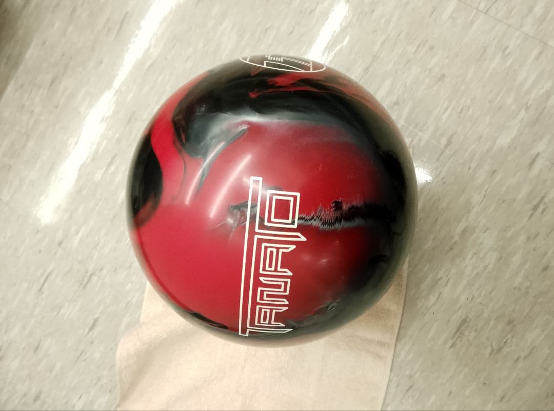 ボーリングボール　14ポンド　２点セット　ケース付き