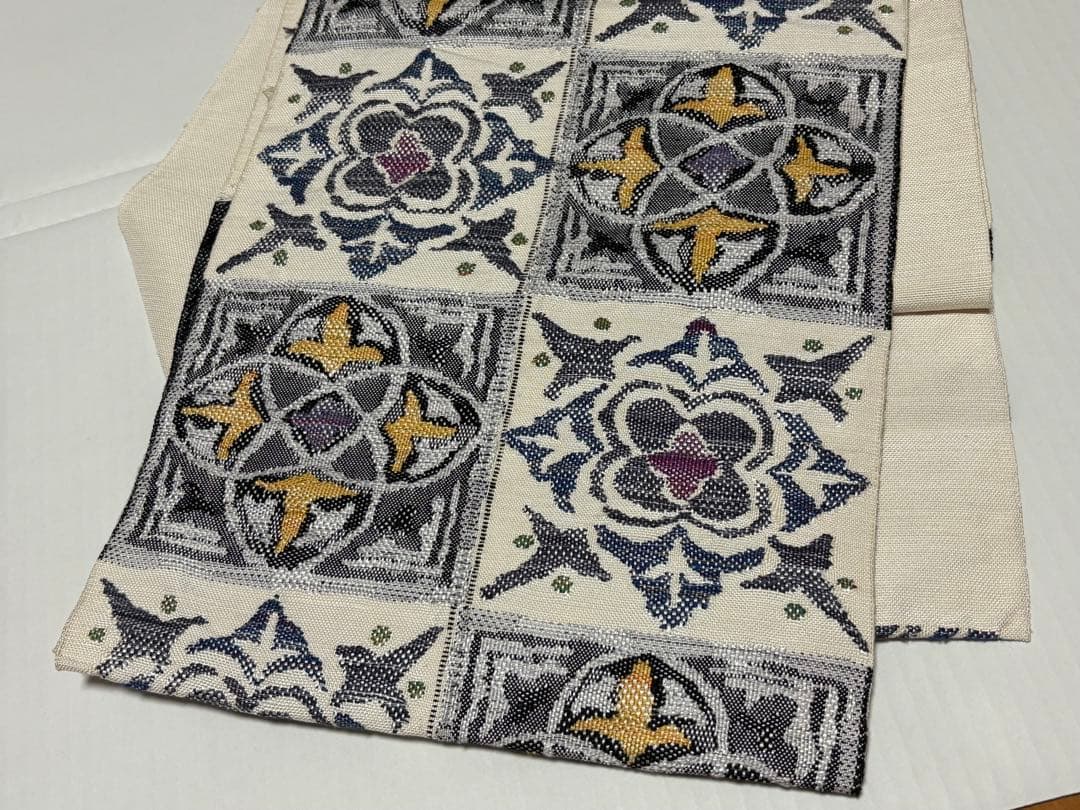 帯屋捨松　白の紬幾何学模様　八寸帯　単にも！