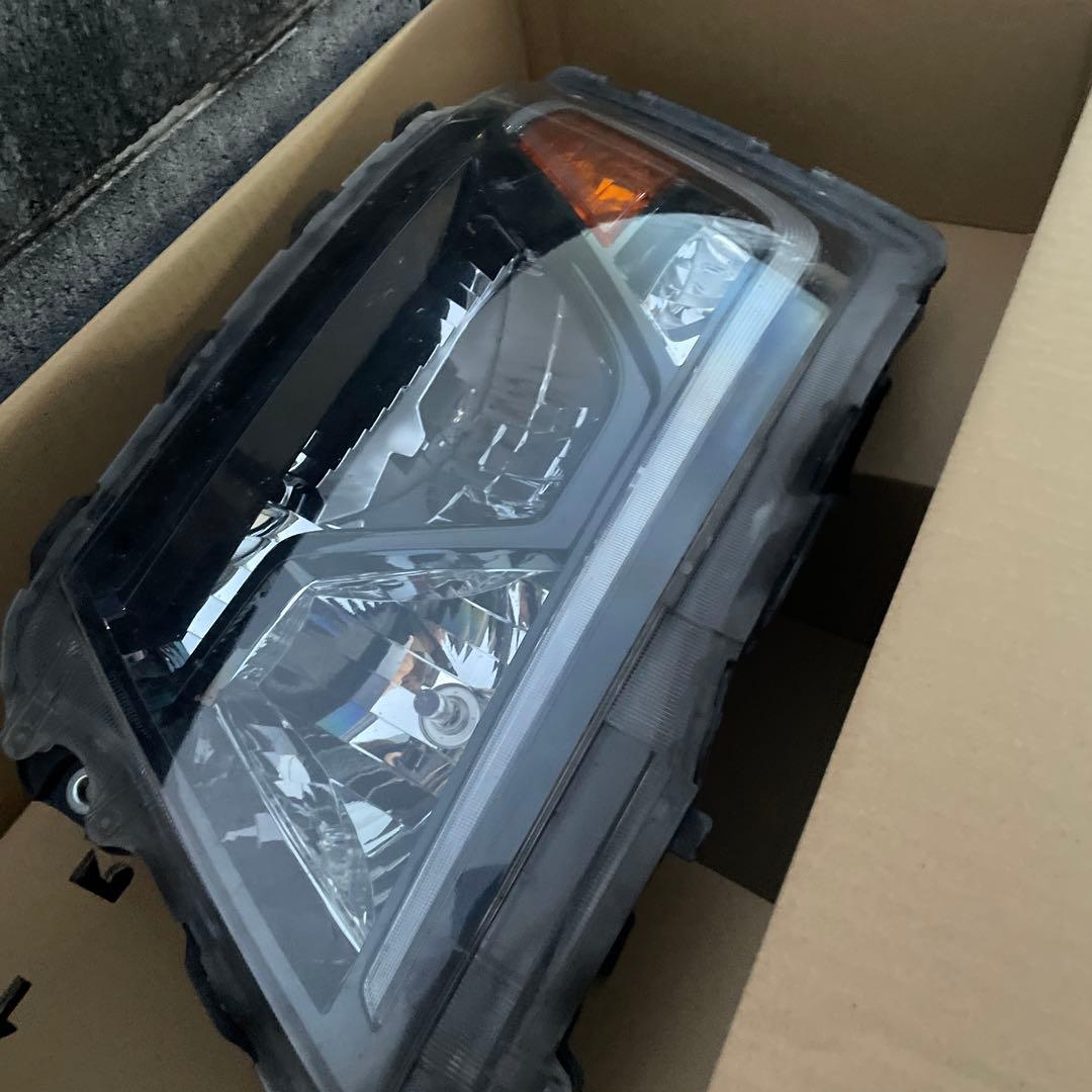 日野中型車左F r右側 ヘッドライト