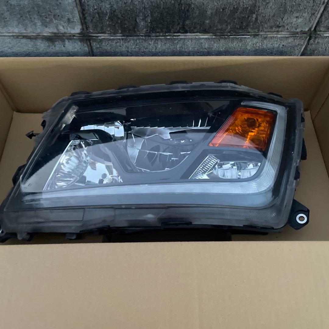 日野中型車左F r右側 ヘッドライト