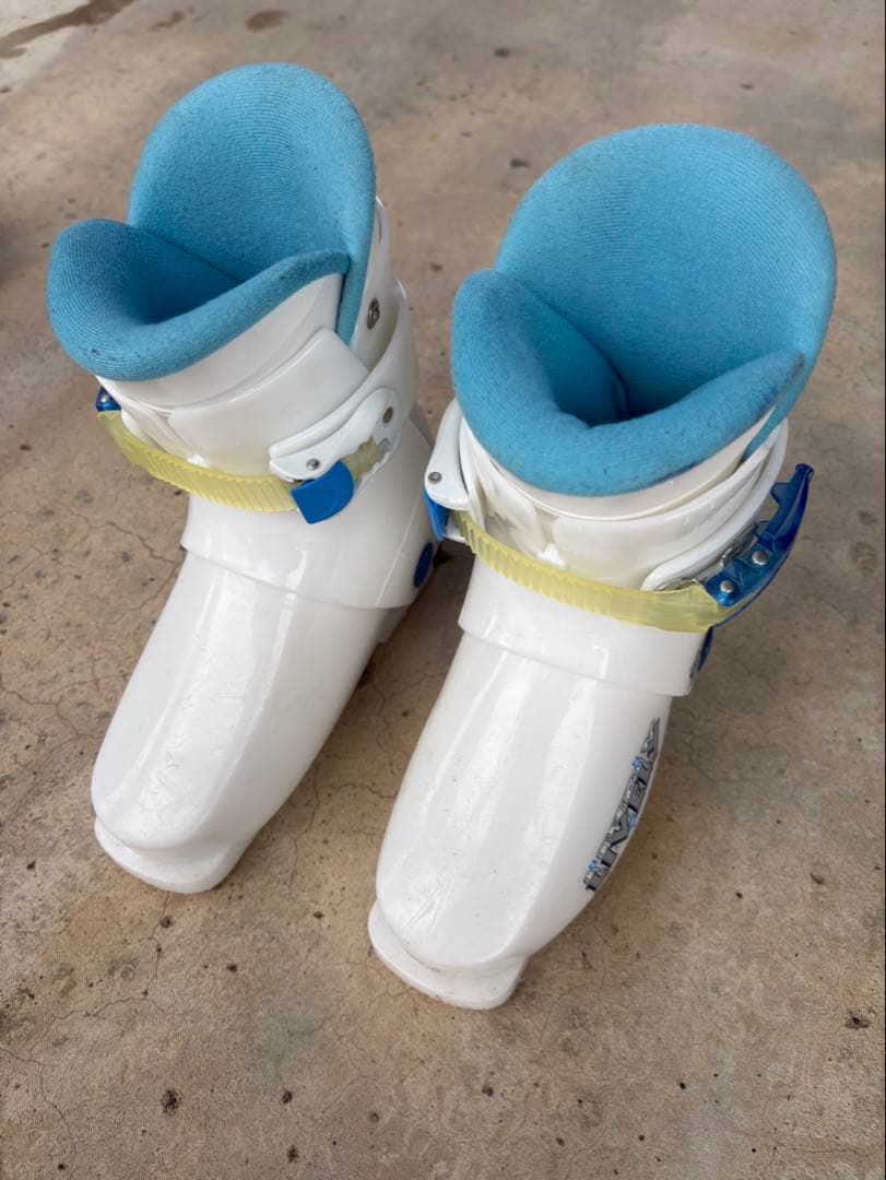 キャラクター柄 スキー板と靴、ポール付き